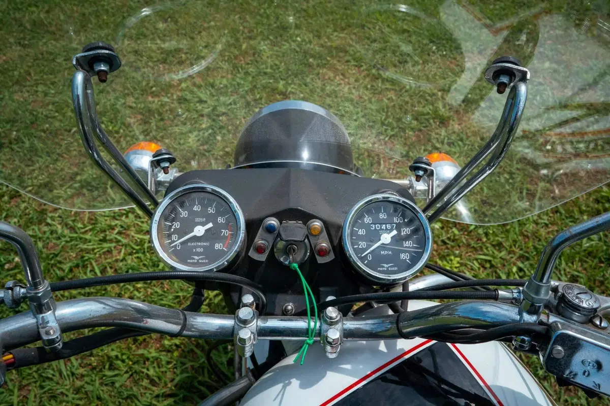 Moto Guzzi V7 Special Edition (5)