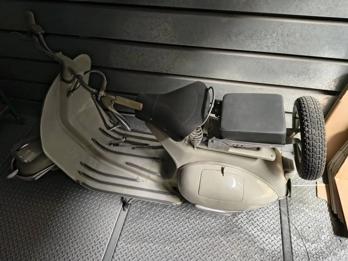 Piaggio Vespa 125 1954 (4)