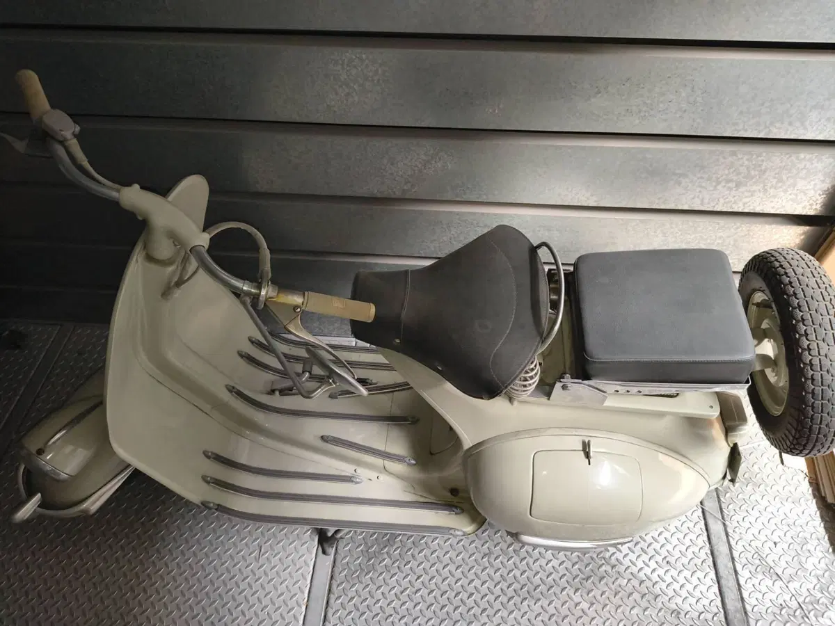 Piaggio Vespa 125 1954 (5)