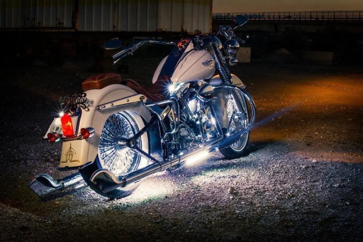 Harley-Davidson 1690 Deluxe ABS (2011 - 16) - FLSTN (4)