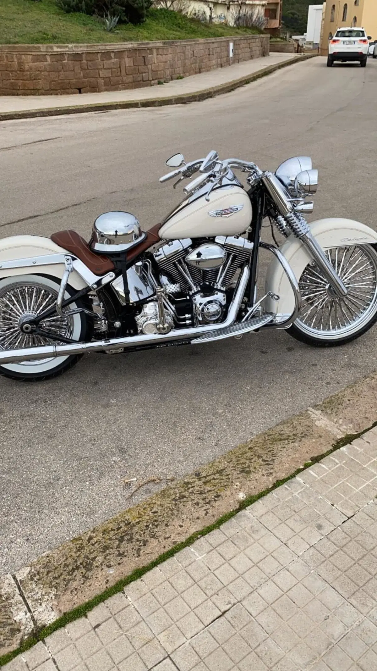 Harley-Davidson 1690 Deluxe ABS (2011 - 16) - FLSTN (5)