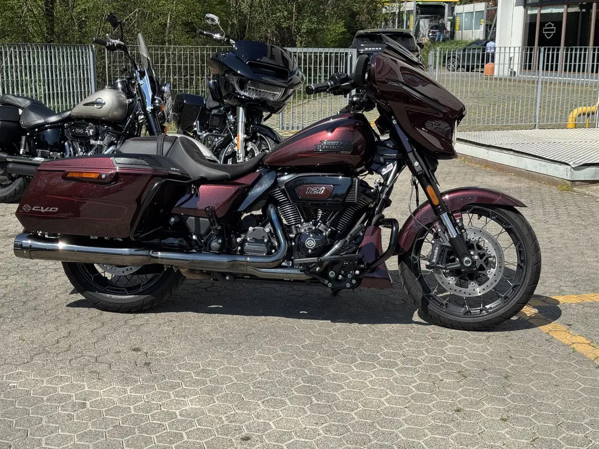 Harley-Davidson CVO Street Glide (2024)