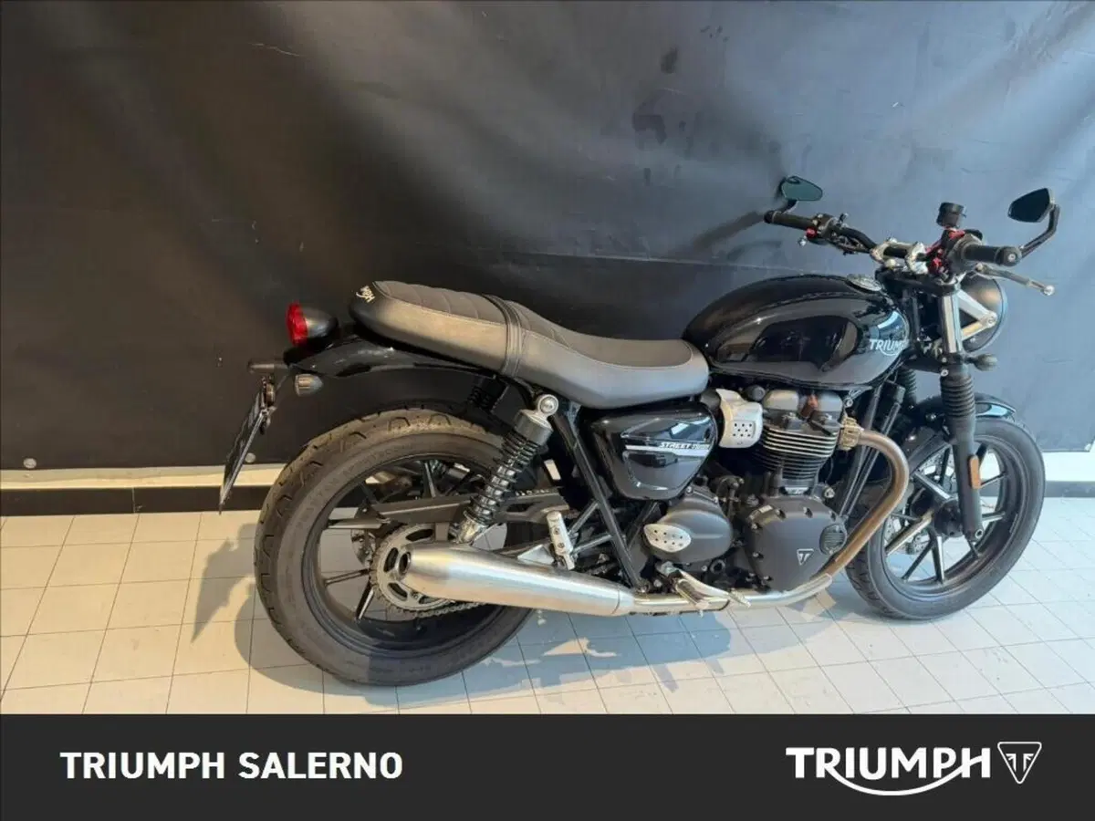 Triumph Street Twin 900 (2021 - 22) (3)