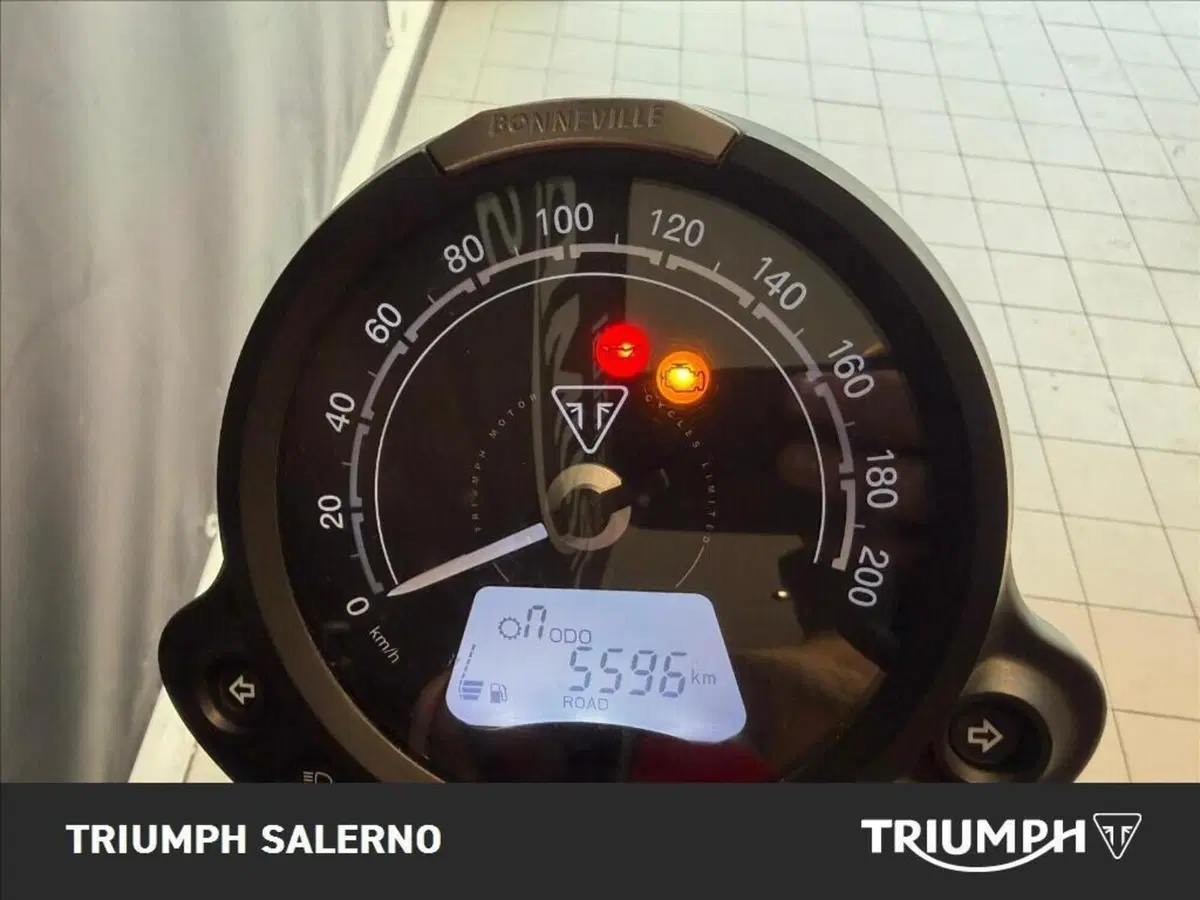 Triumph Street Twin 900 (2021 - 22) (6)