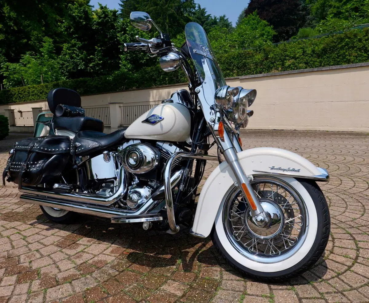 Harley-Davidson 1690 Heritage Classic (2011 - 17) - FLSTC (2)