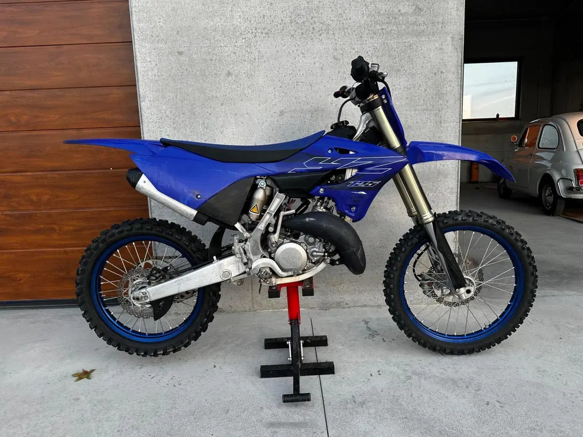 Yamaha YZ 125 (2022) (2)
