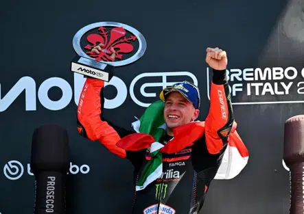Bezzecchi vince al Mugello con Aprilia ed entra nella storia: è il sesto italiano
