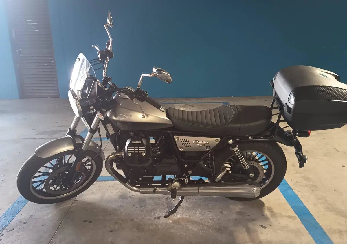 Moto Guzzi V9 Roamer (2021 - 24)