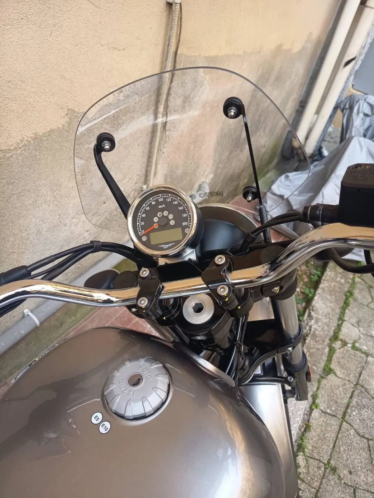 Moto Guzzi V9 Roamer (2021 - 24) (7)