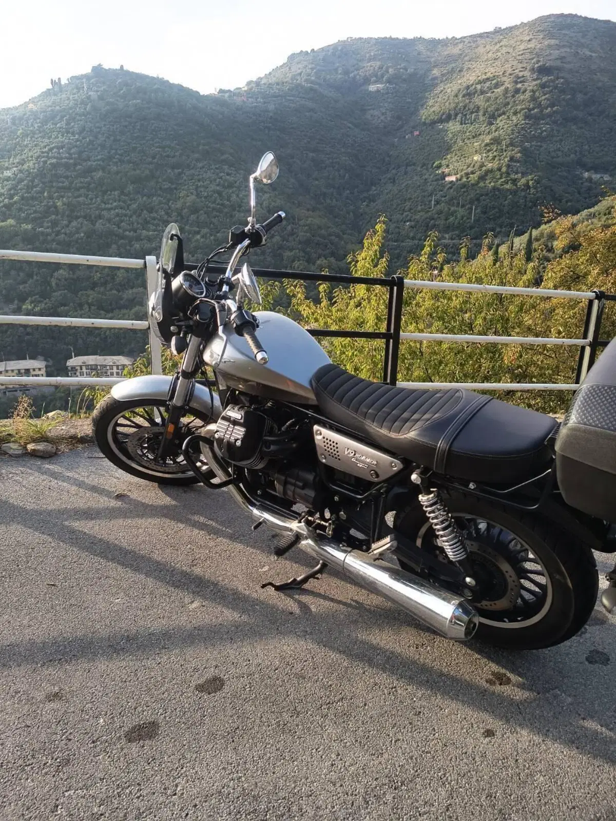 Moto Guzzi V9 Roamer (2021 - 24) (8)