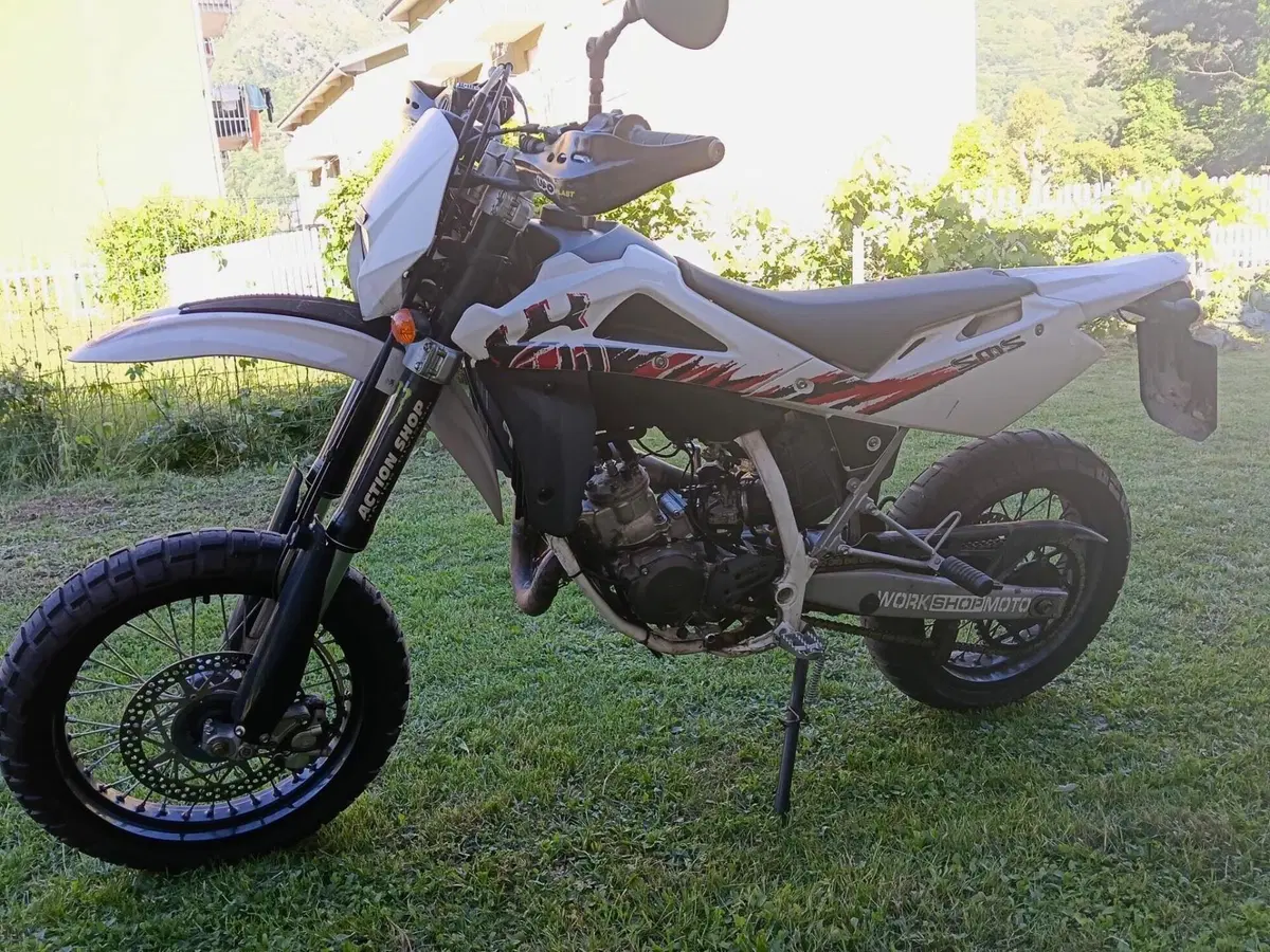 Husqvarna SM 125 (2010 - 12) (2)