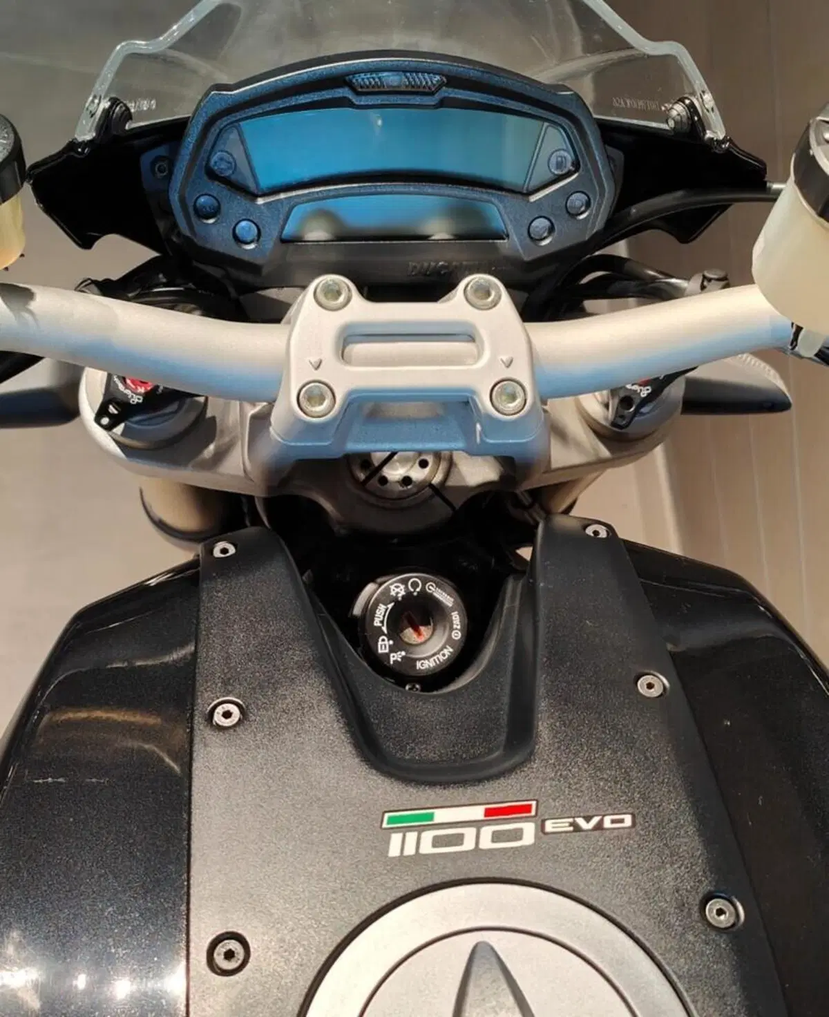 Ducati Monster 1100 (2009 -10) (4)