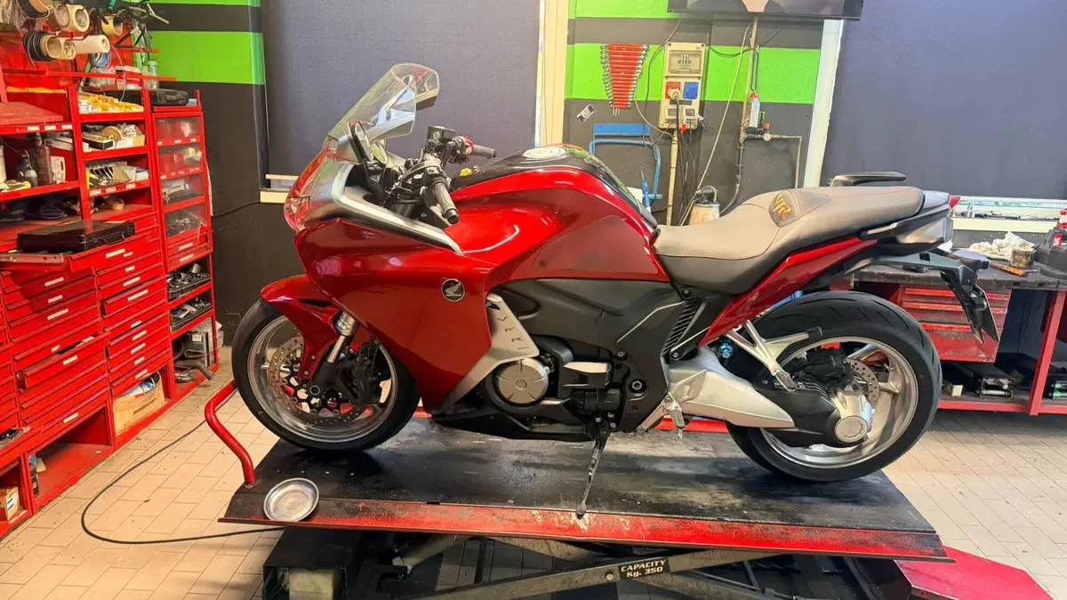 Honda VFR 1200 F DCT ABS (2010 - 16) (2)