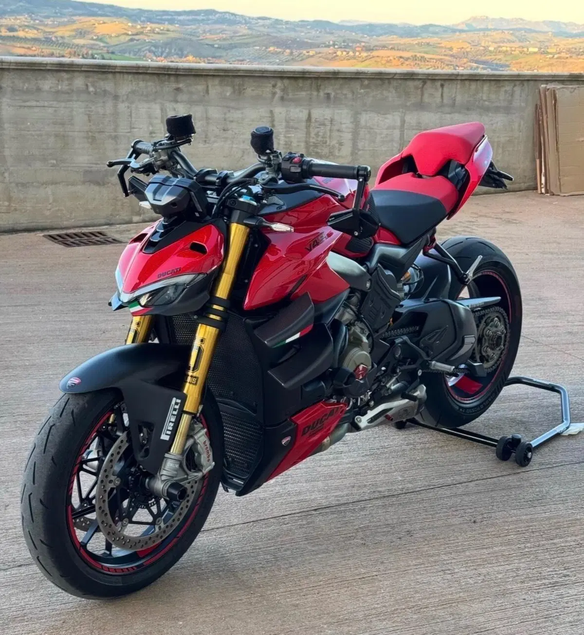 Ducati Streetfighter V4 S (2023 - 24) (2)