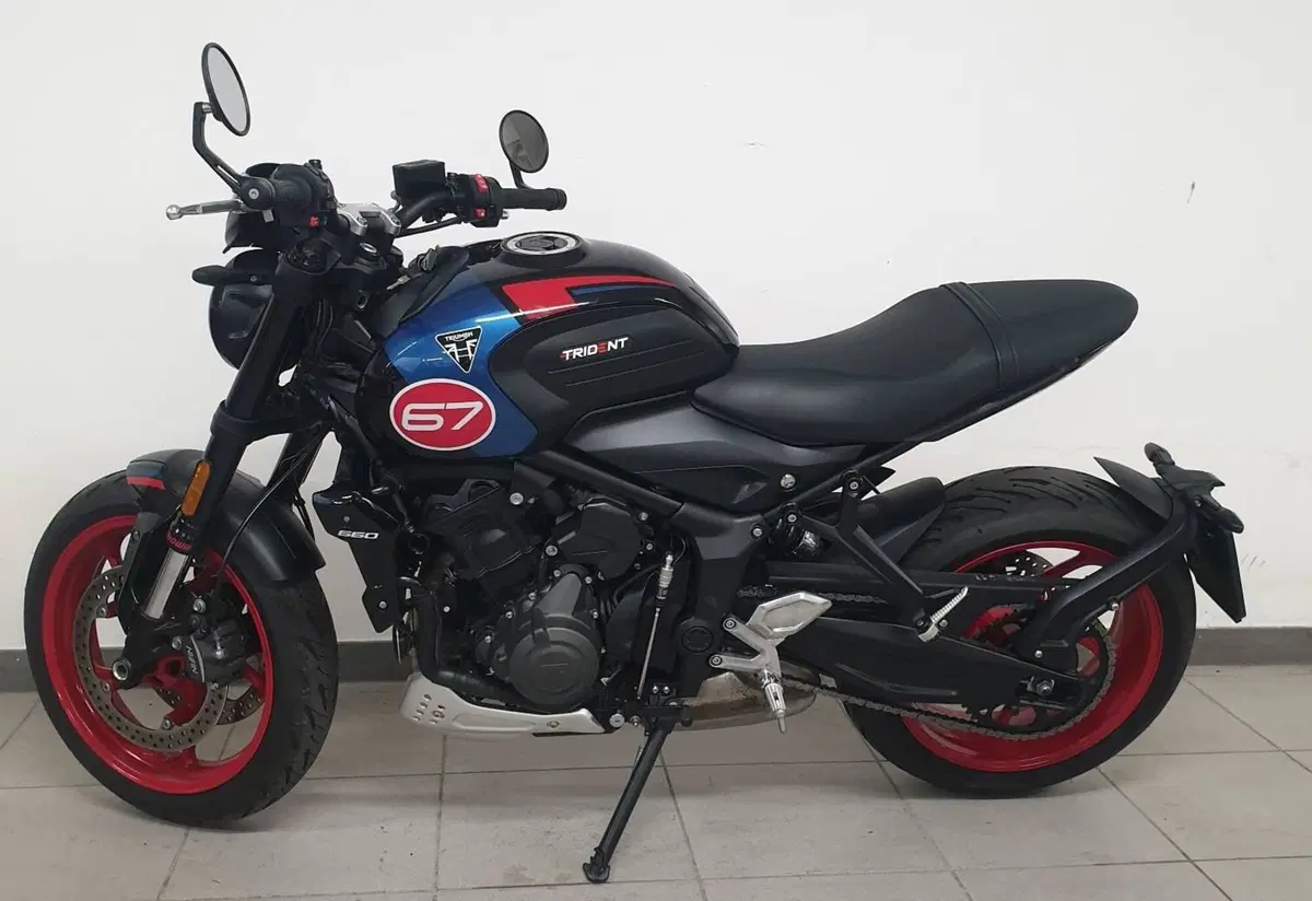 Triumph Trident 660 Triple Tribute Edition (2025 - 26) (2)