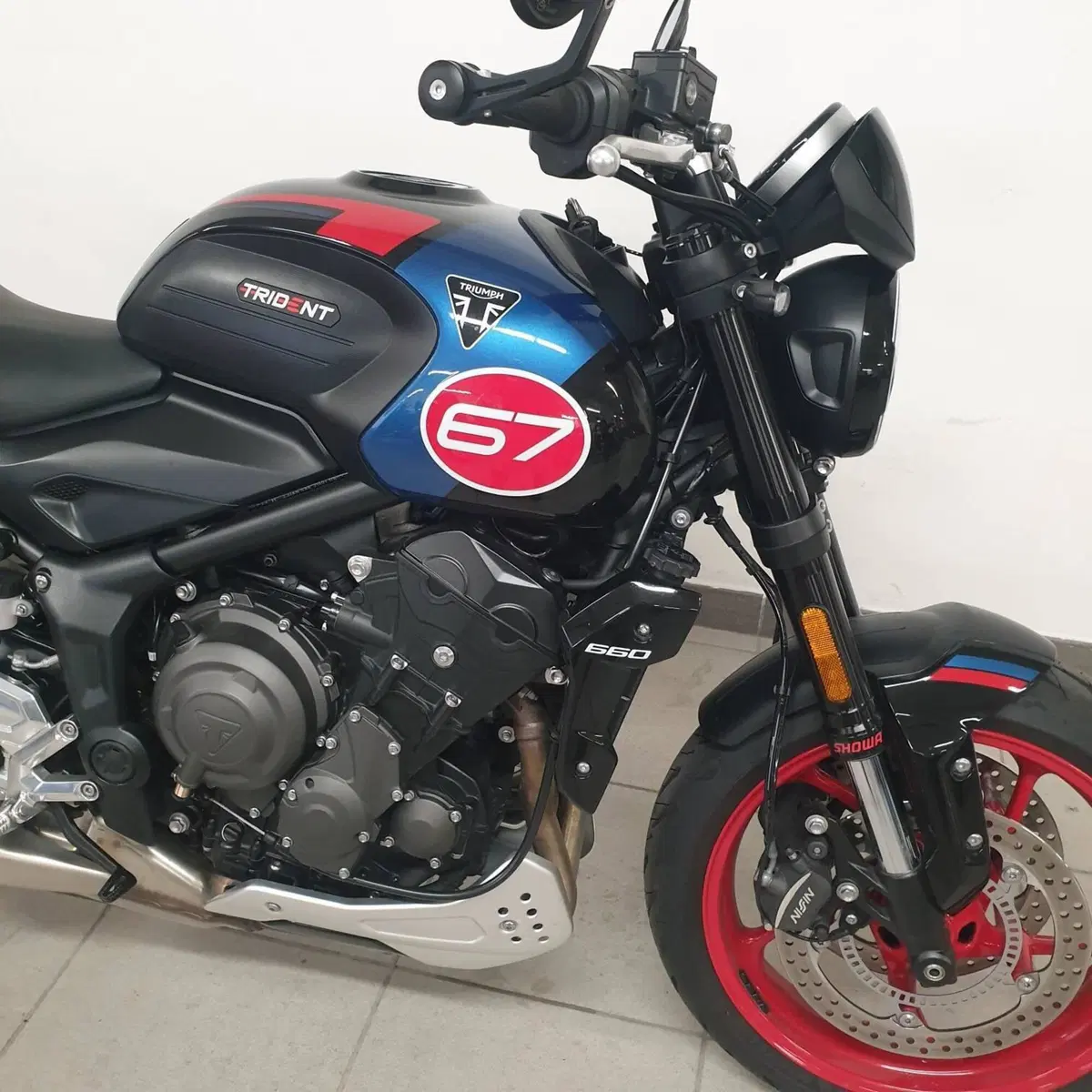 Triumph Trident 660 Triple Tribute Edition (2025 - 26) (3)
