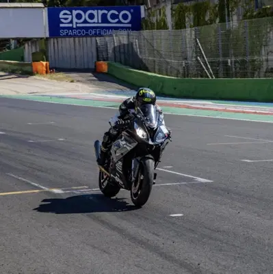 Incidente fatale a Vallelunga durante le prove libere: muore motociclista di 39 anni