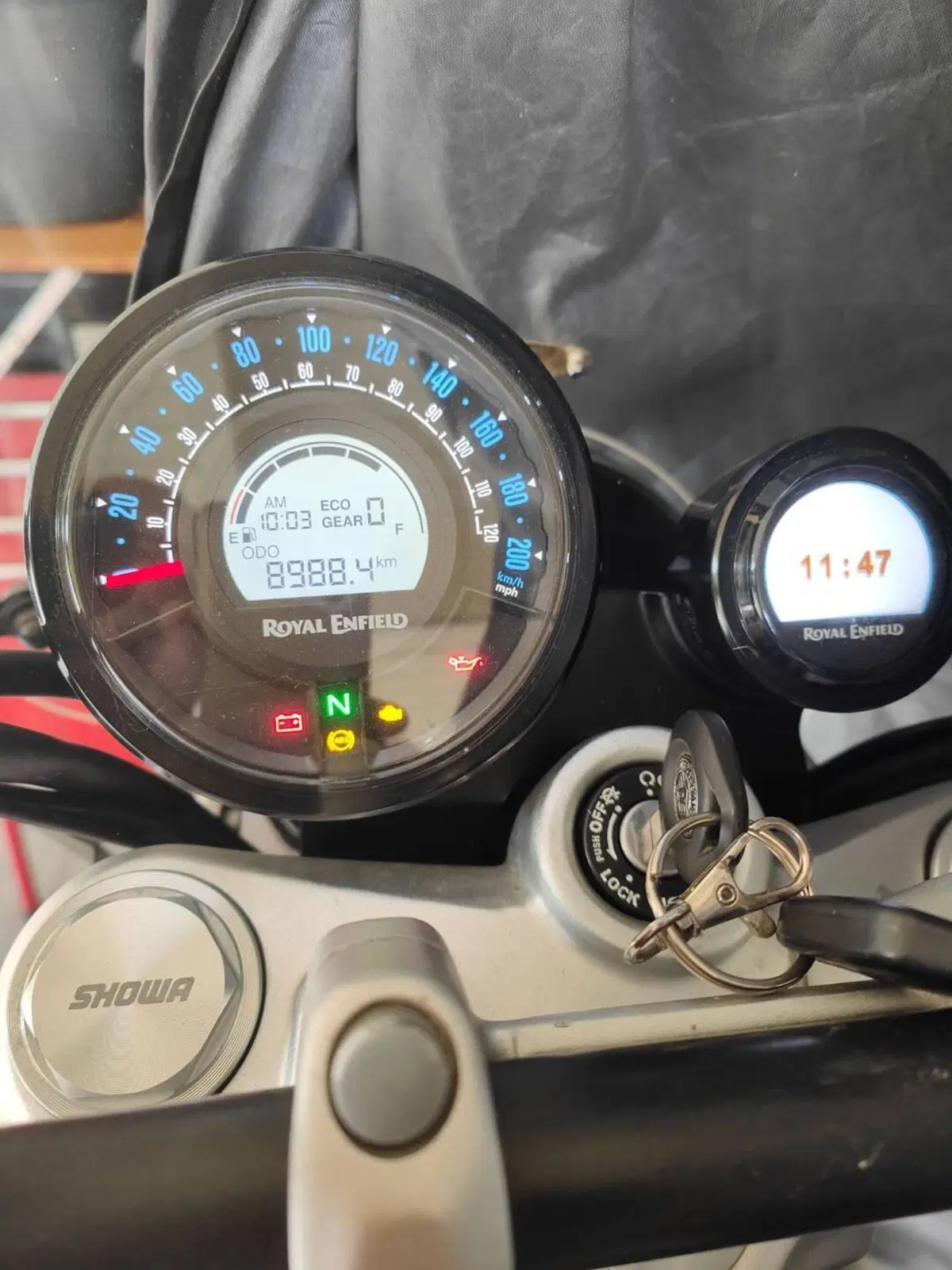 Royal Enfield Super Meteor 650 (2023 - 26) (8)