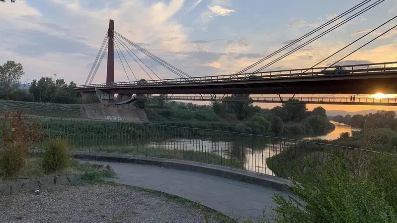 Tragedia sul Ponte all'Indiano, pedone investito e ucciso da uno scooter, traffico di Firenze in tilt 