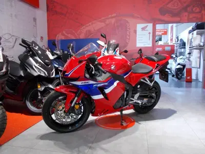 Honda CBR 600 RR (2024 - 26) usata