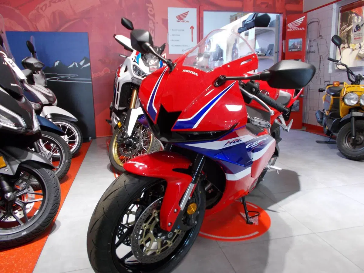 Honda CBR 600 RR (2024 - 26) (4)