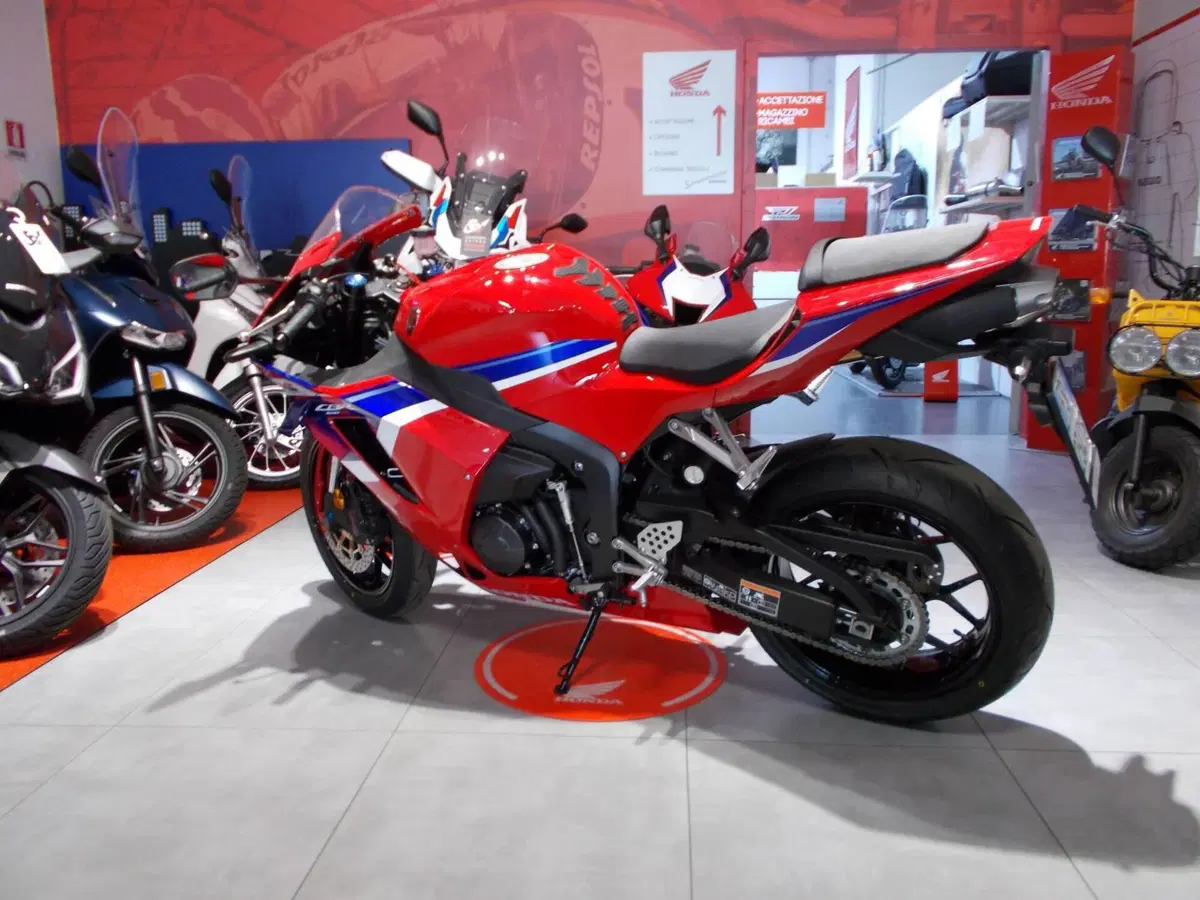 Honda CBR 600 RR (2024 - 26) (7)