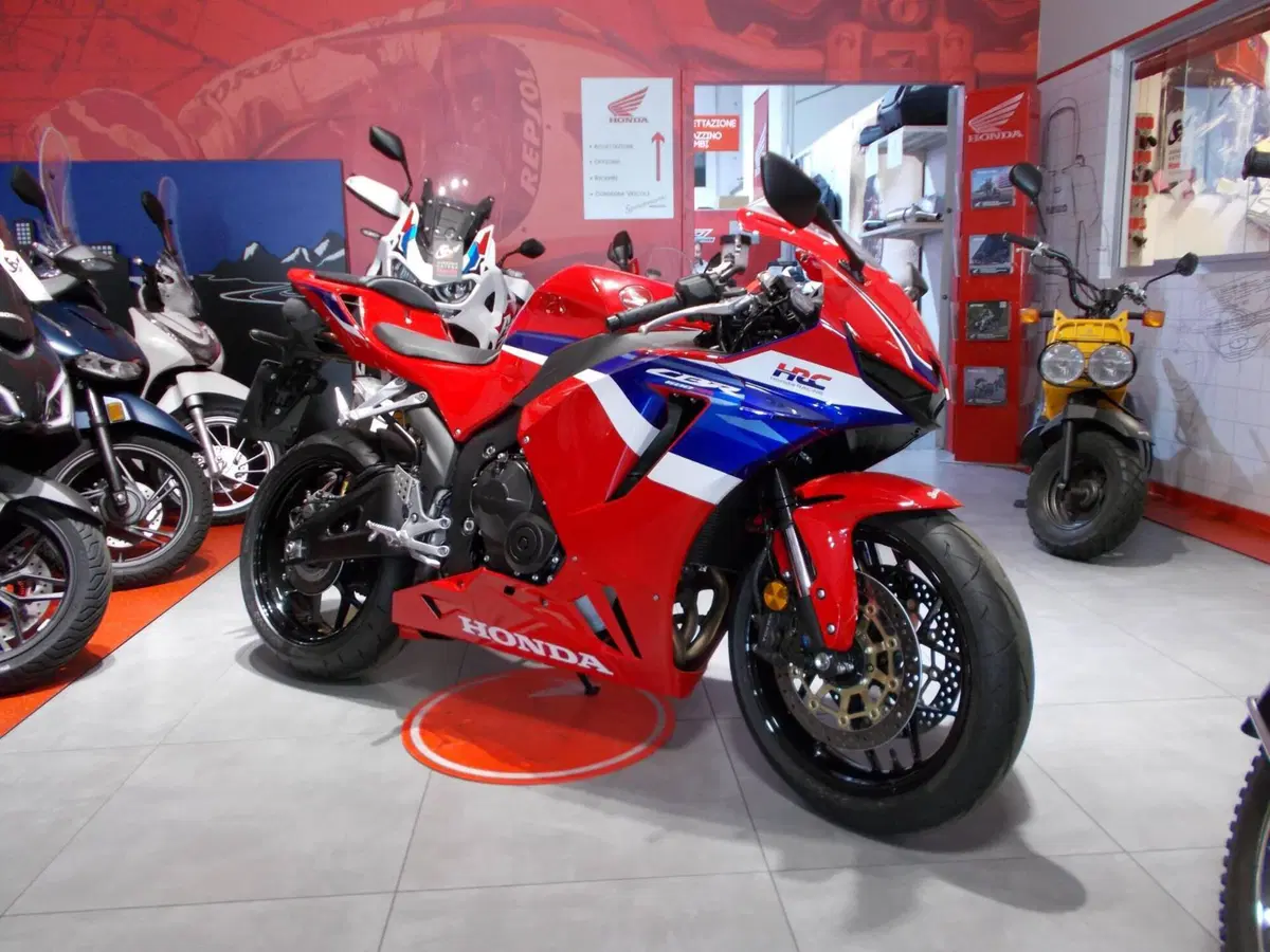 Honda CBR 600 RR (2024 - 26) (12)