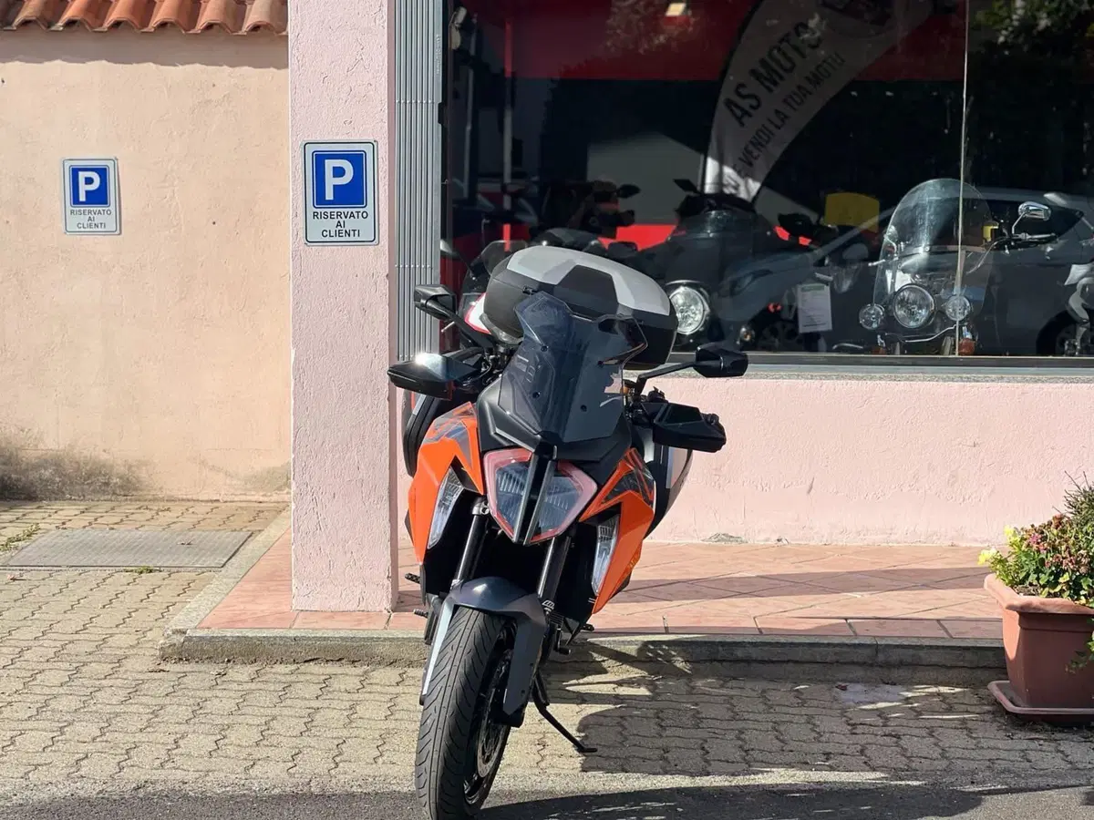 KTM 1290 Super Duke GT (2022 - 25) (2)