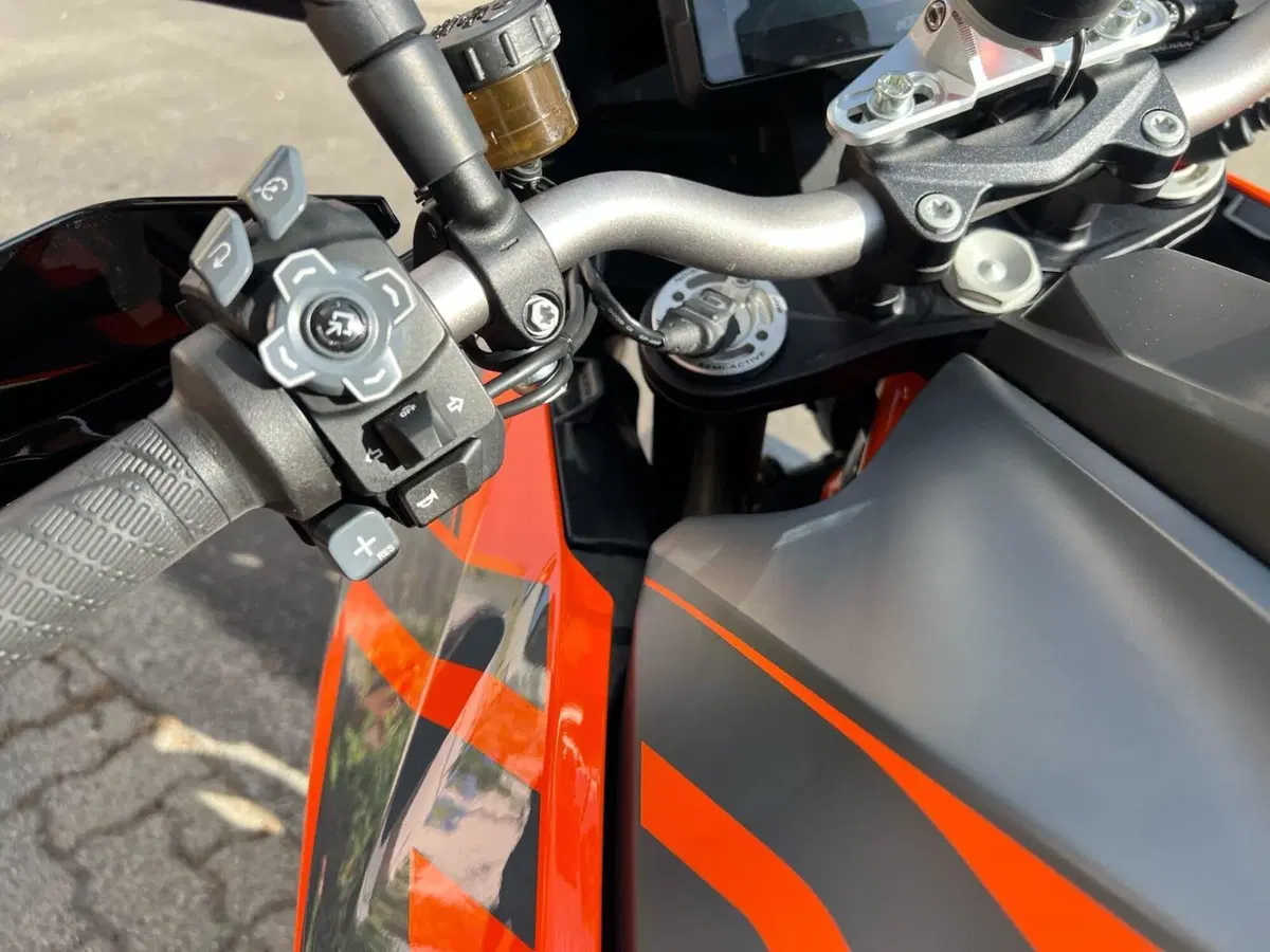 KTM 1290 Super Duke GT (2022 - 25) (6)