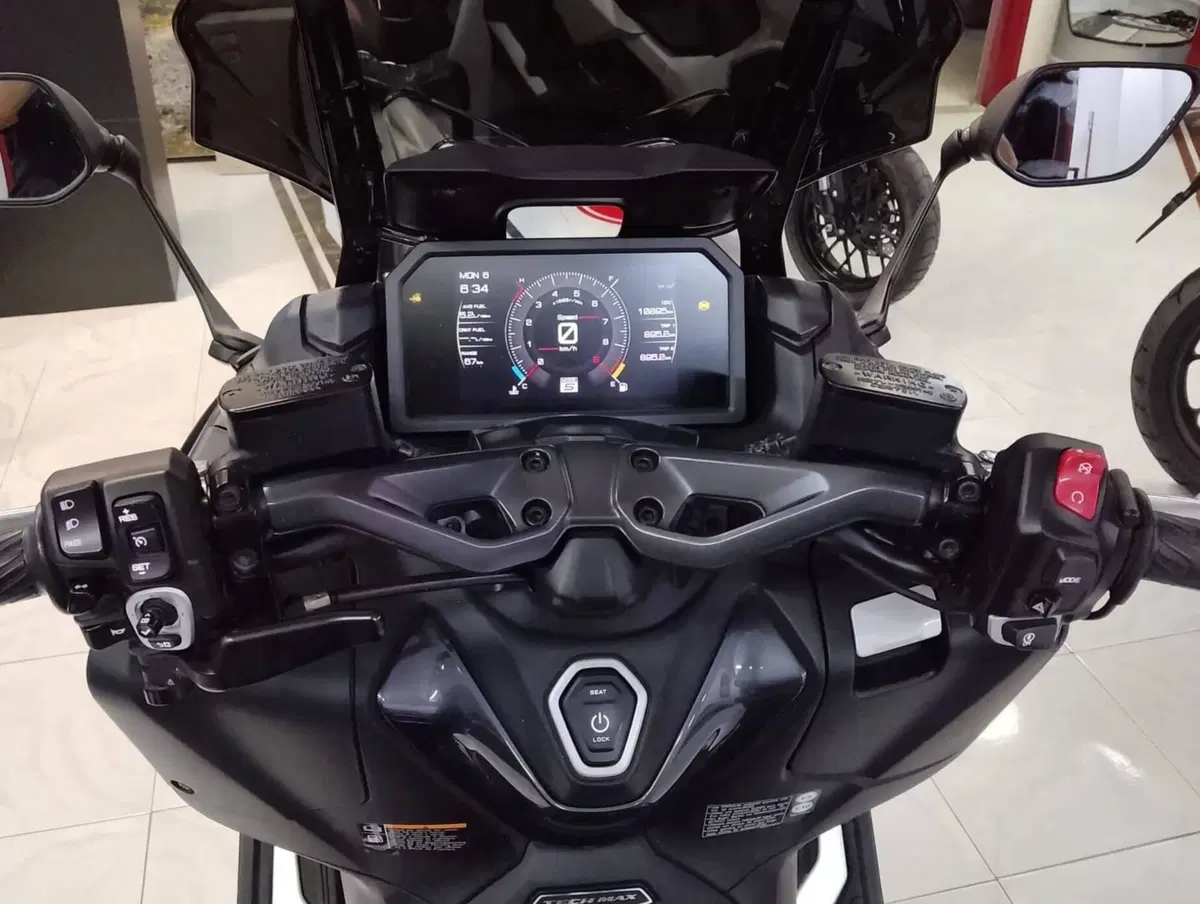 Yamaha T-Max 560 Tech Max (2022 - 24) (7)