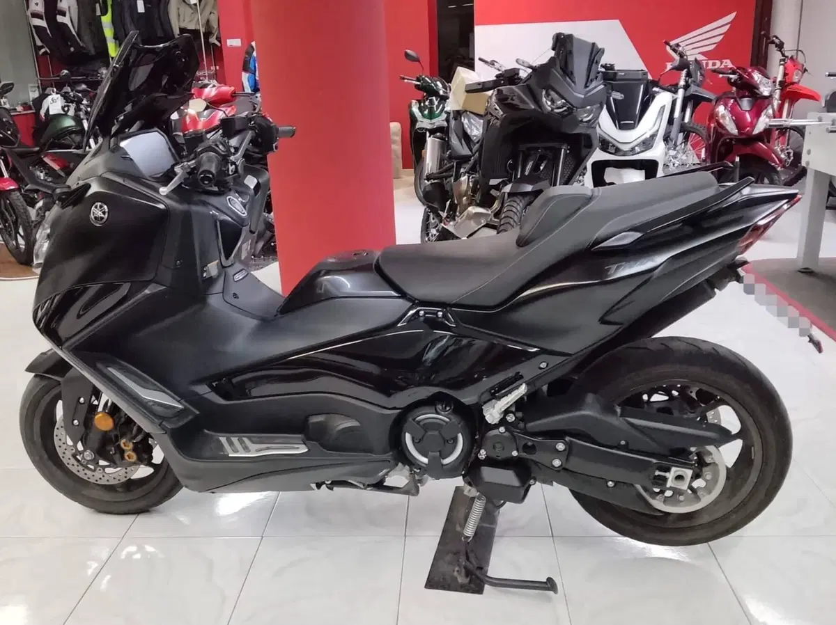 Yamaha T-Max 560 Tech Max (2022 - 24) (3)
