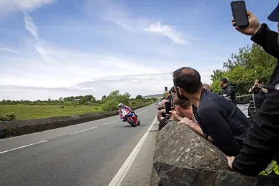 Il Tourist Trophy si connette al futuro: SENA &egrave; il nuovo partner ufficiale per le comunicazioni