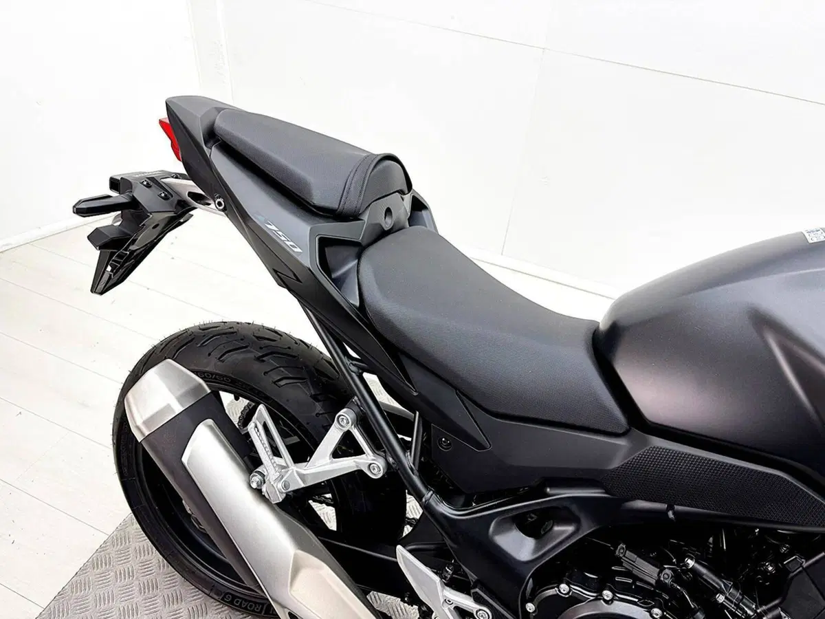 Honda CB 750 Hornet (2026) (17)