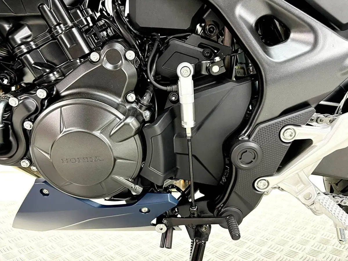 Honda CB 750 Hornet (2026) (19)