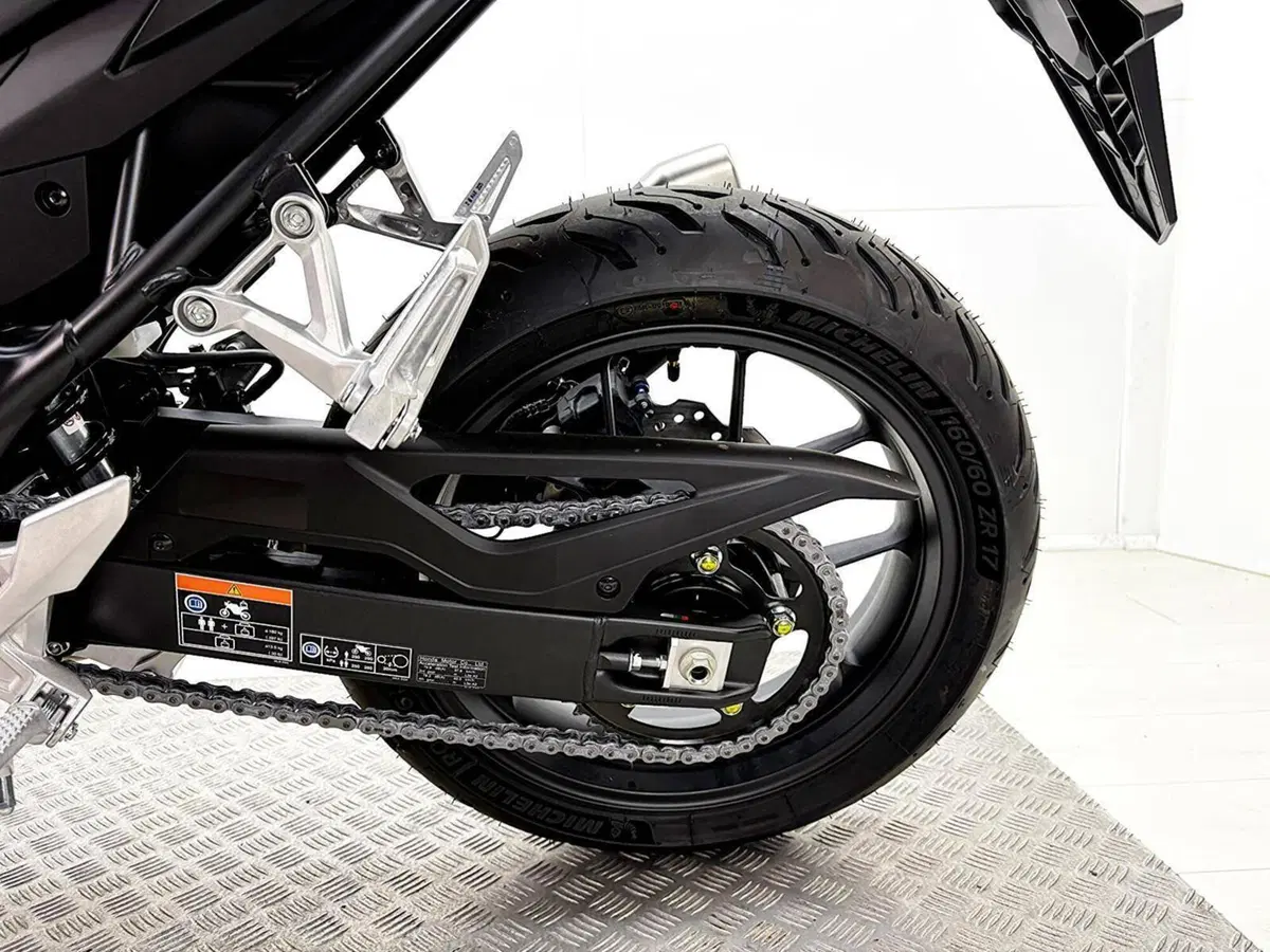 Honda CB 750 Hornet (2026) (16)