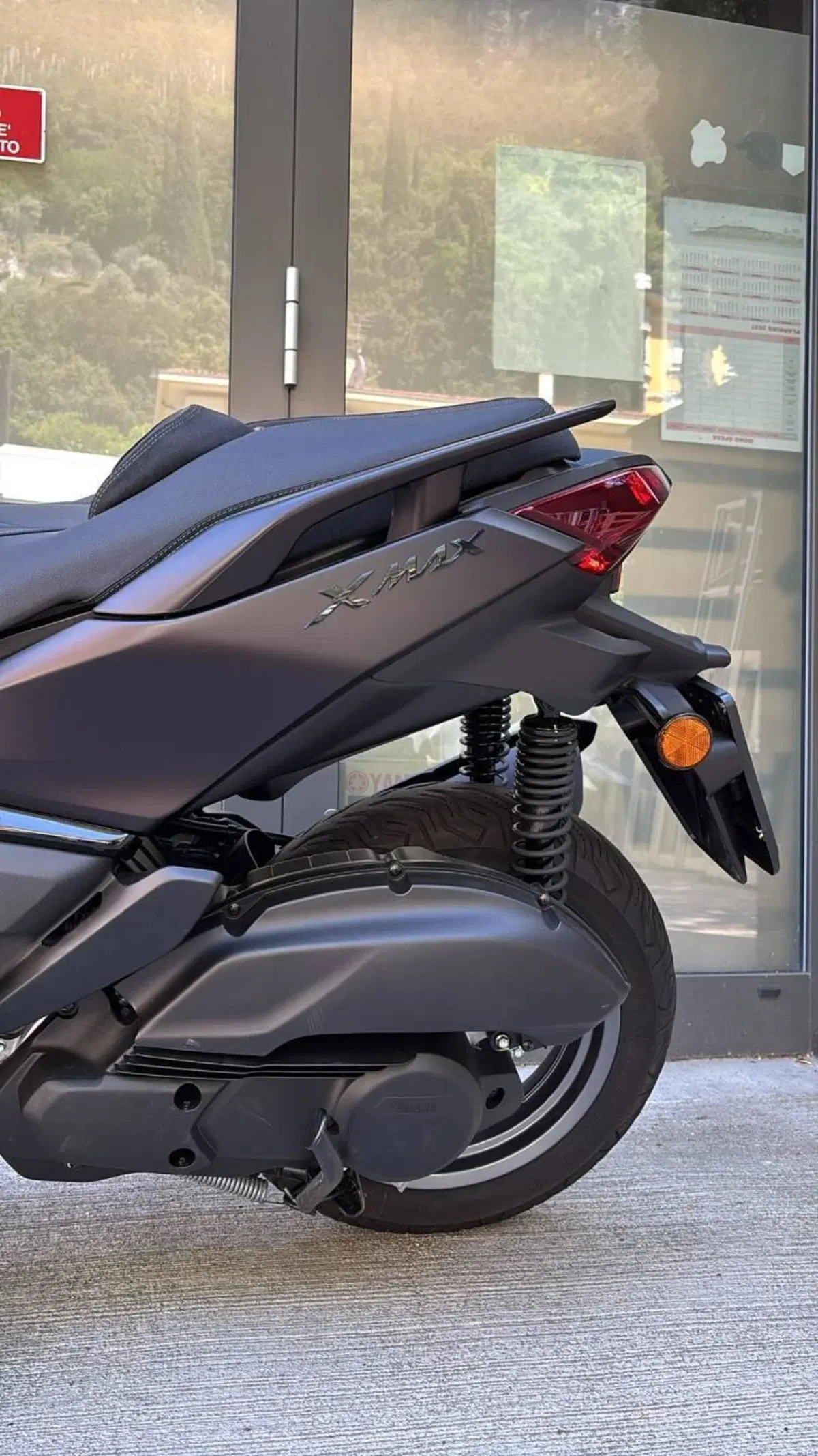 Yamaha X-Max 125 Tech Max (2025 - 26) (10)