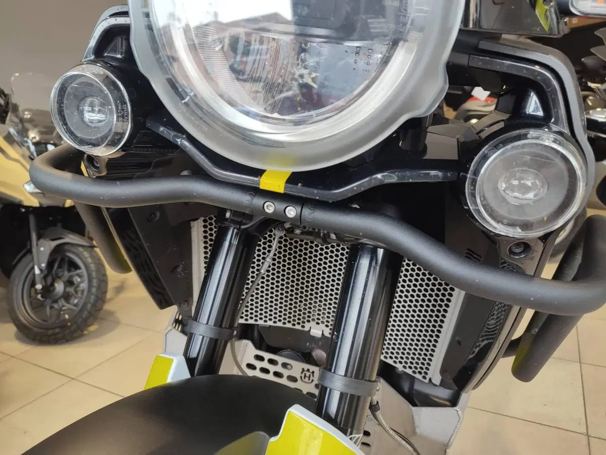 Husqvarna Norden 901 (2022 - 26) (9)