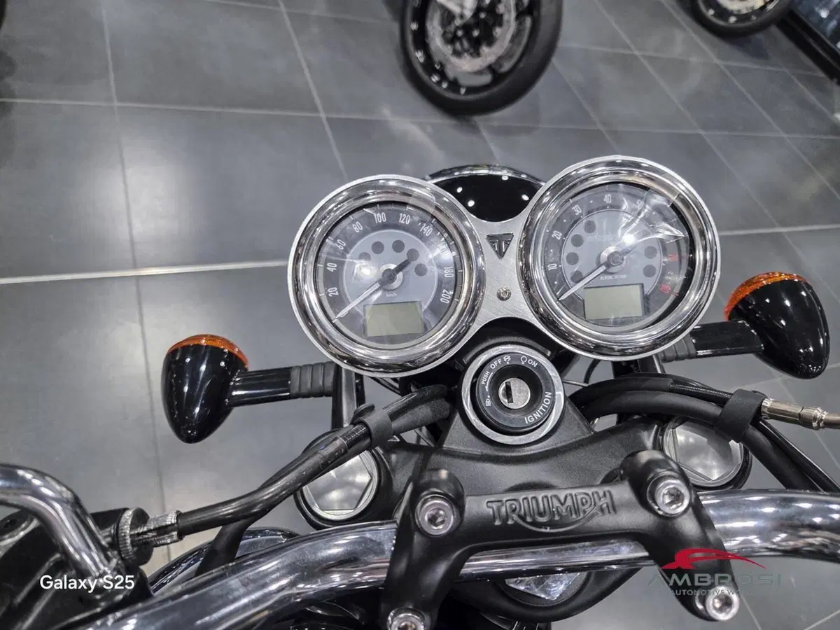 Triumph Bonneville T100 Icon Edition (2025 - 26) (9)