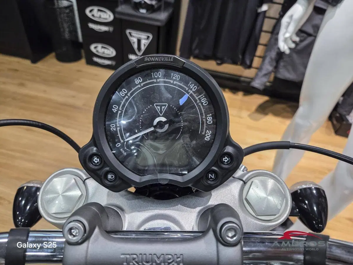 Triumph Bonneville Speedmaster 1200 Icon Edition (2025 - 26) (8)