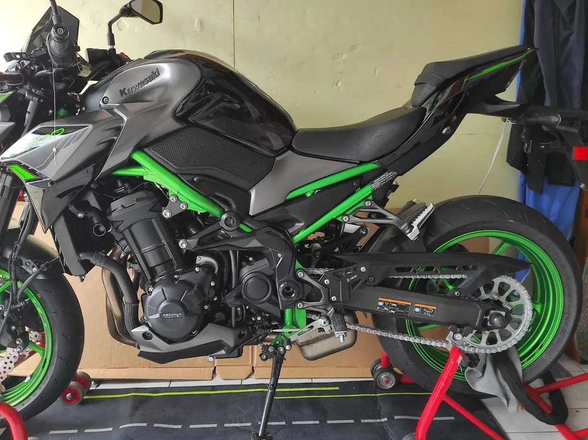 Kawasaki Z 900 (2021 - 24) (2)