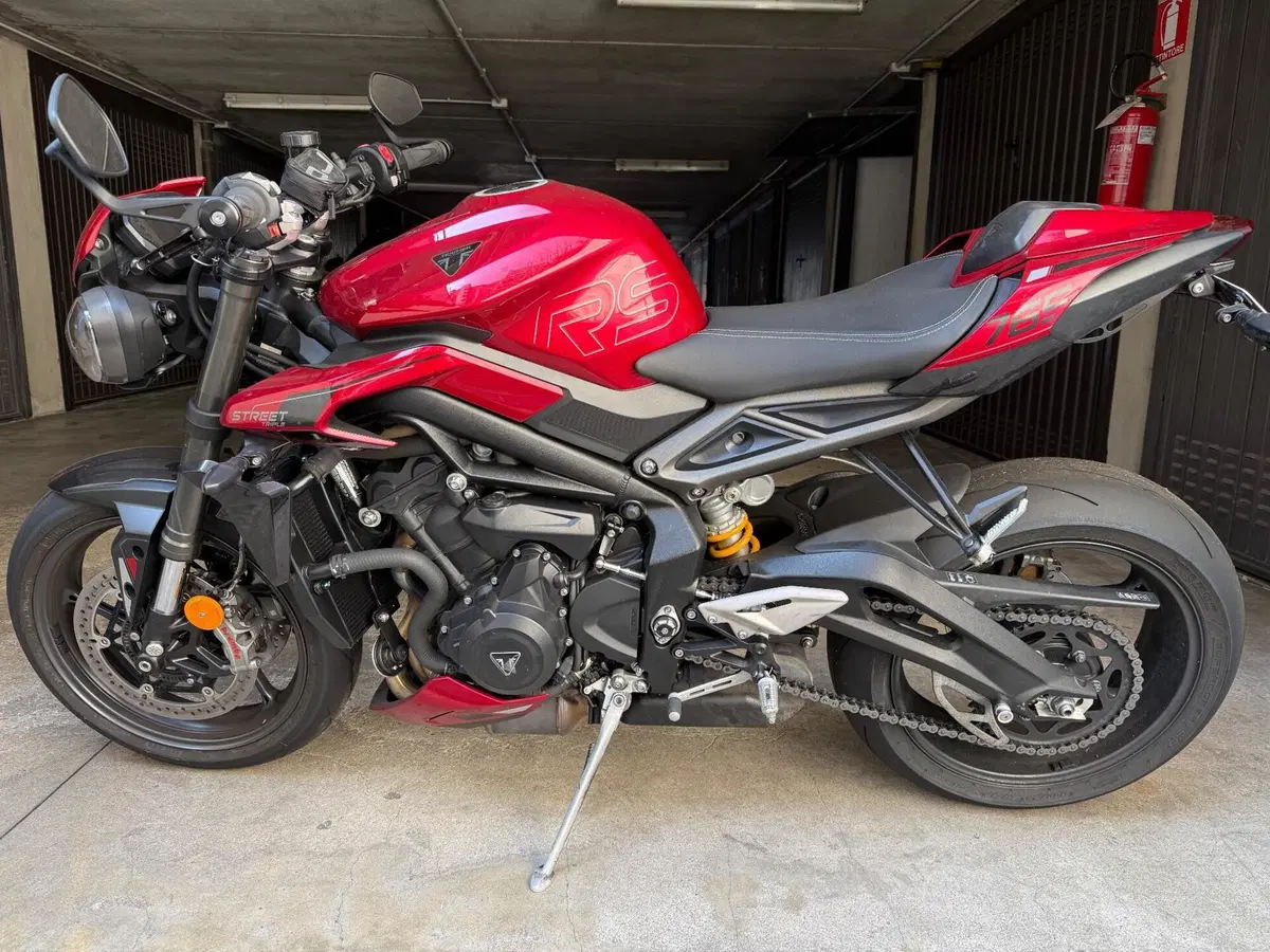Triumph Street Triple 765 RS (2023 - 26) (2)
