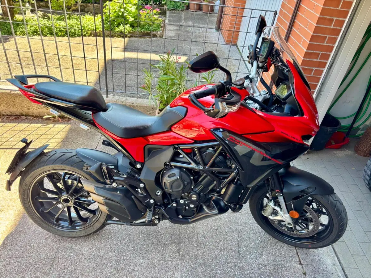 MV Agusta Turismo Veloce 800 (2020) (2)