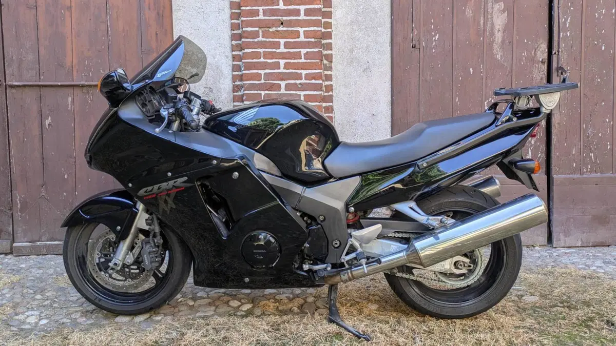 Honda CBR 1100 XX Superblackbird (1996 - 98) (2)