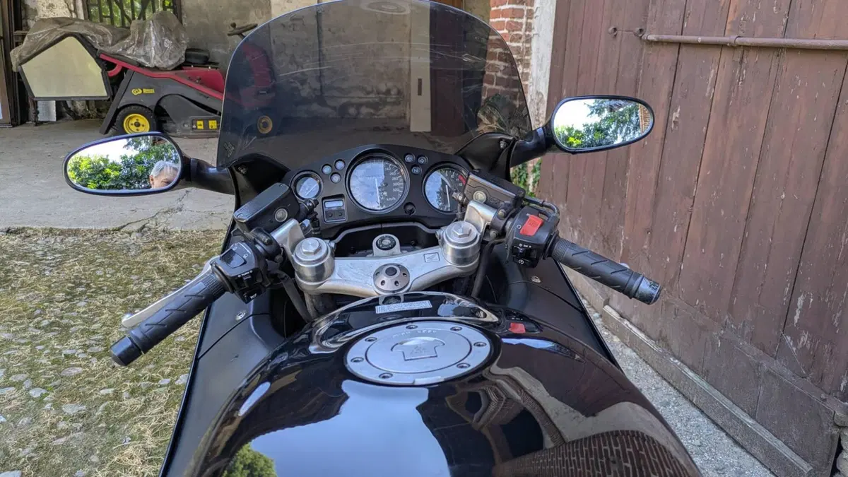 Honda CBR 1100 XX Superblackbird (1996 - 98) (6)