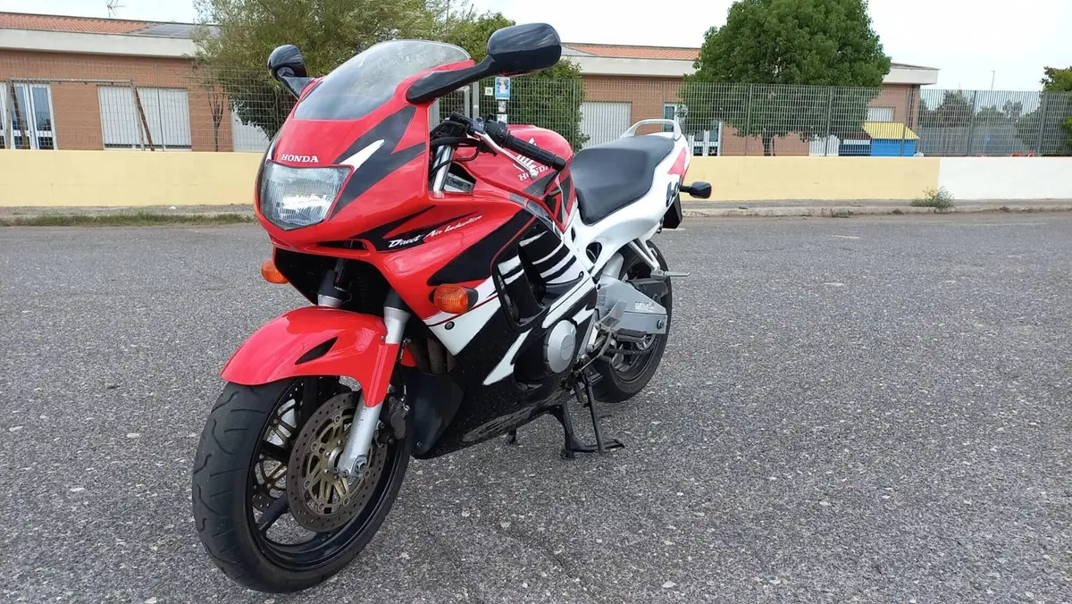 Honda cbr 600F (3)