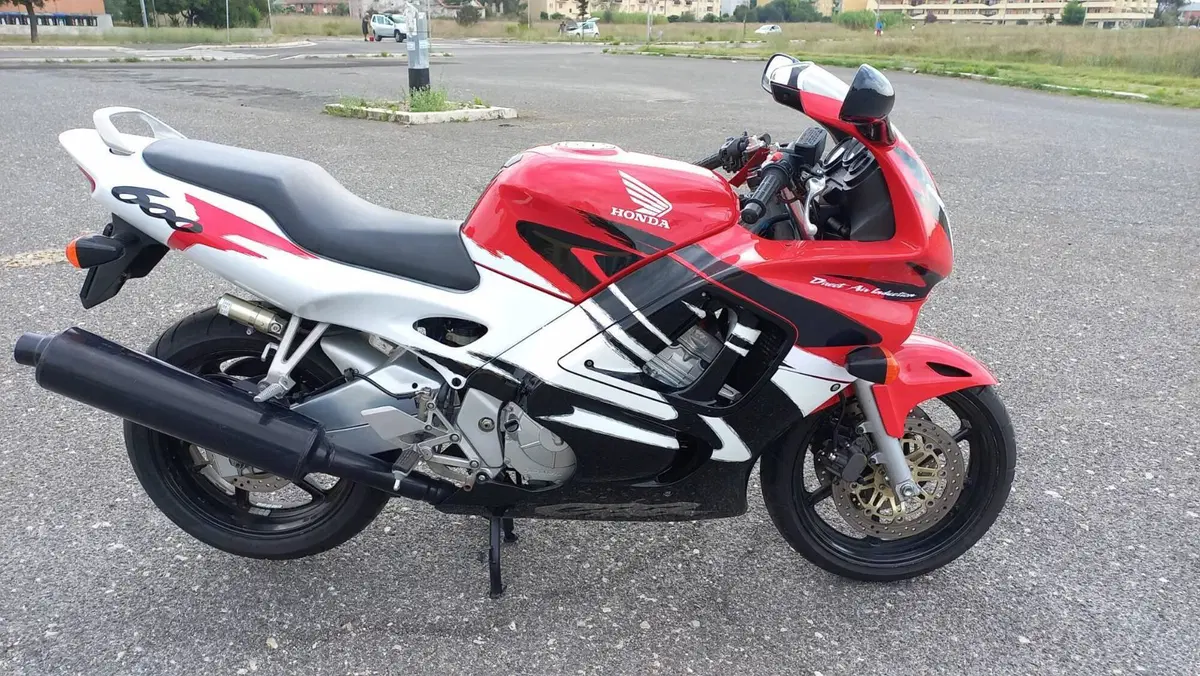 Honda cbr 600F (4)