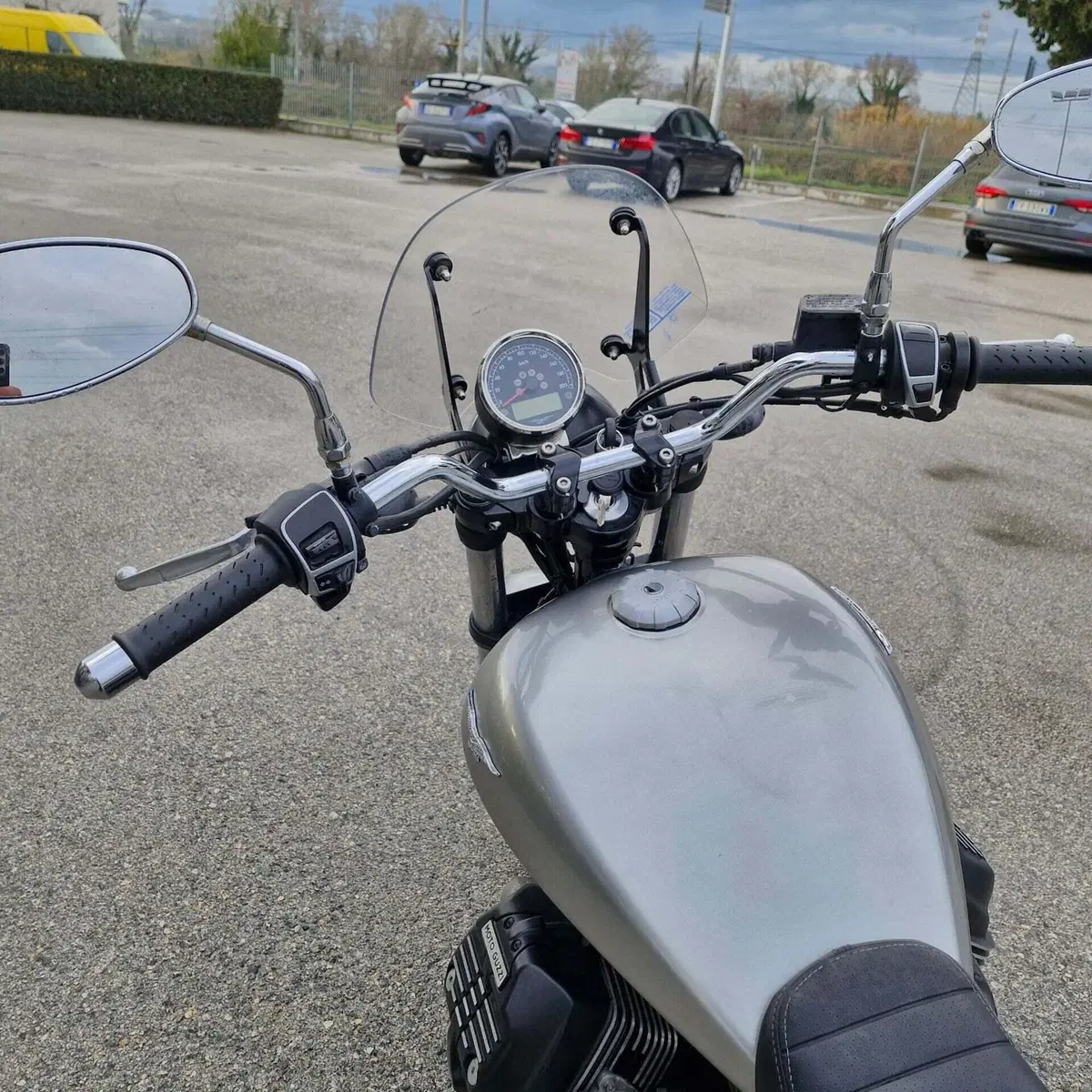 Moto Guzzi V9 Roamer (2021 - 24) (13)