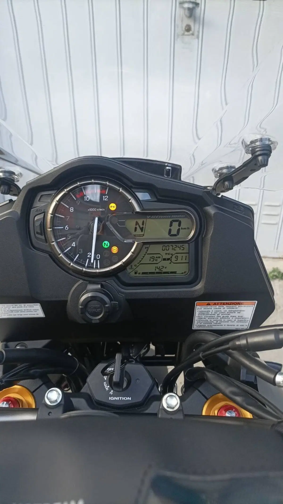 Suzuki V-Strom 1000 ABS No compromise LE (2015 - 17) (2)