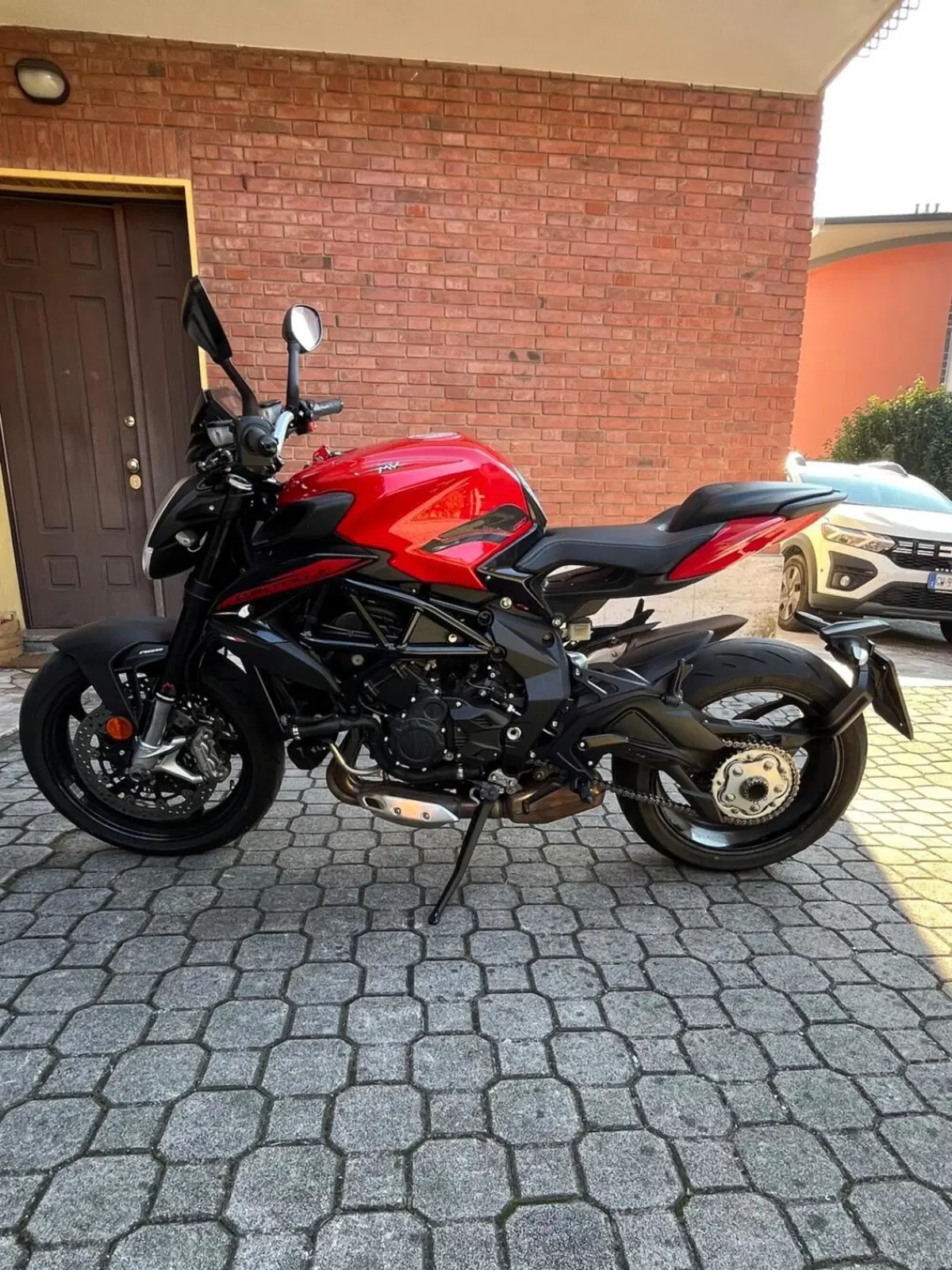 MV Agusta Brutale 800 Rosso (2021 - 23) (2)