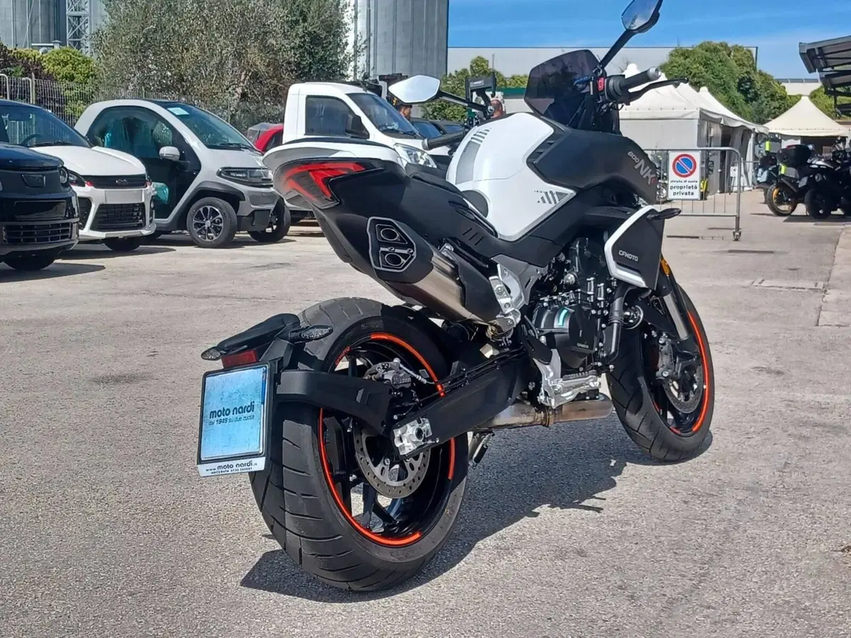 CFMOTO 800NK Sport (2023 - 26) (5)